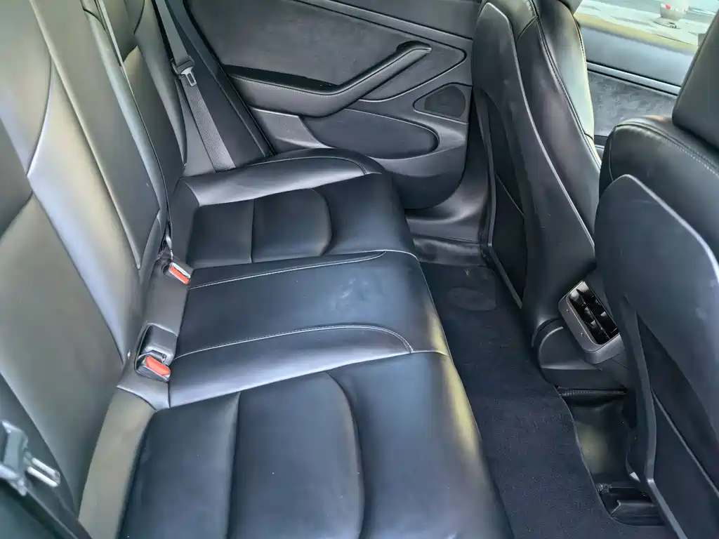 Tesla Model 3 — фото 5