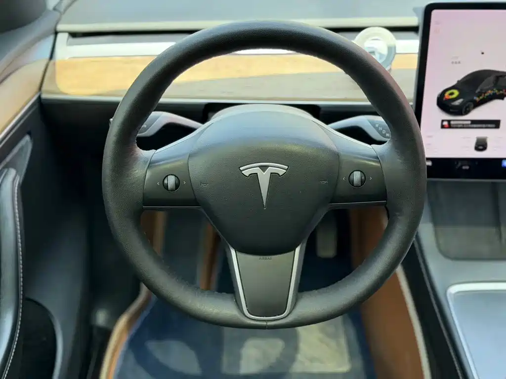 Tesla Model Y — фото 7