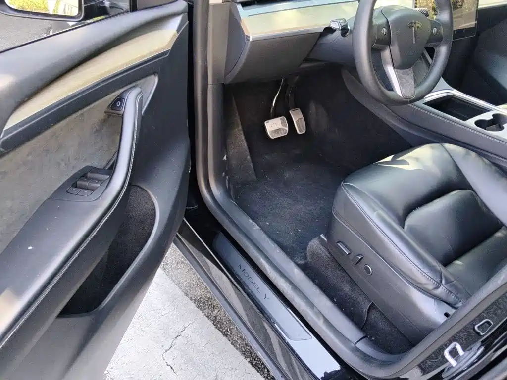 Tesla Model Y — фото 17