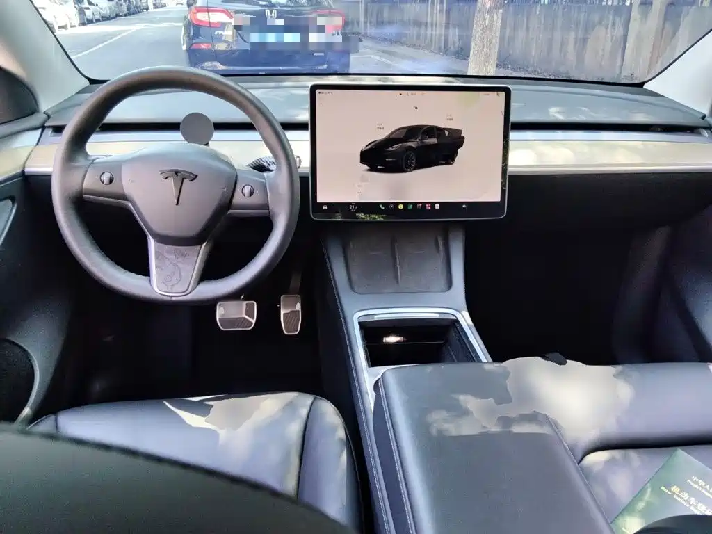 Tesla Model Y — фото 10