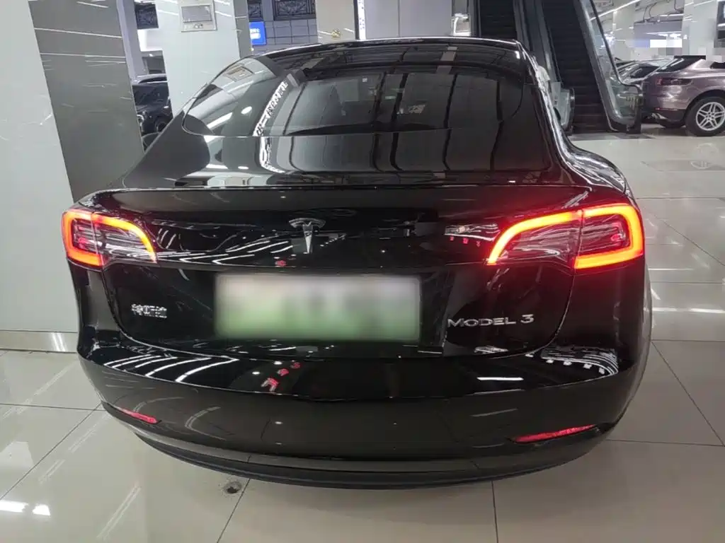 Tesla Model 3 — фото 6