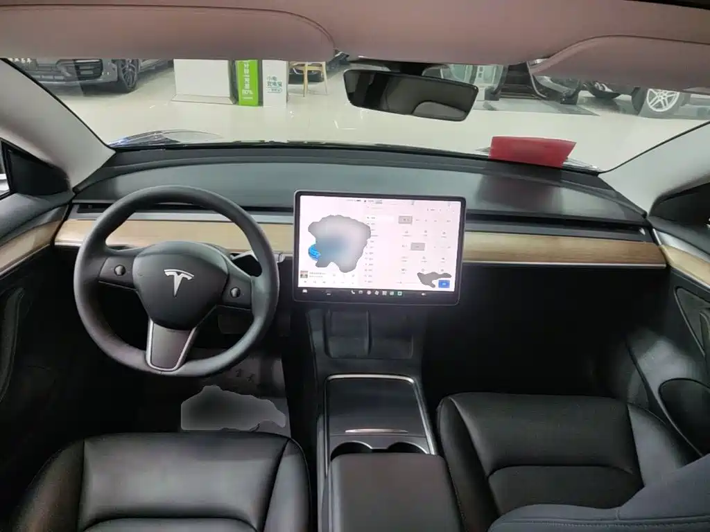 Tesla Model 3 — фото 10