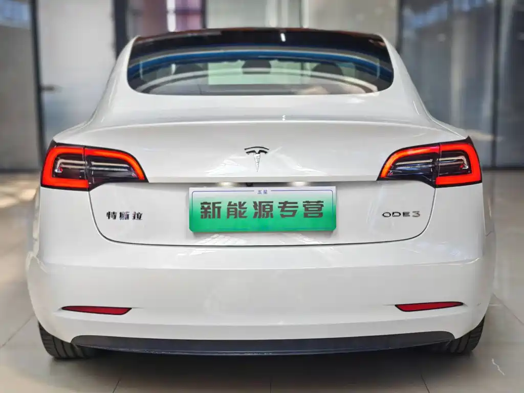 Tesla Model 3 — фото 4