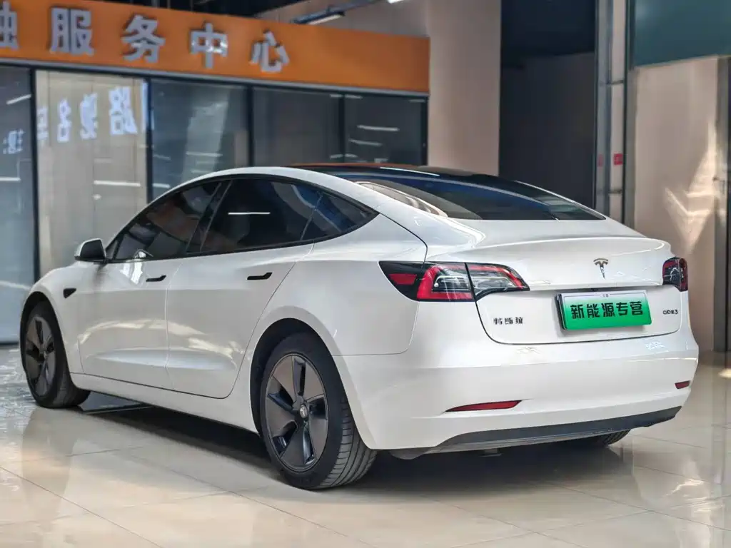 Tesla Model 3 — фото 5