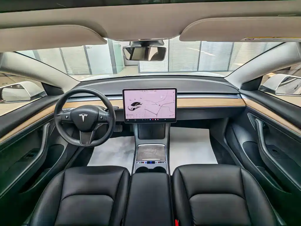 Tesla Model 3 — фото 8