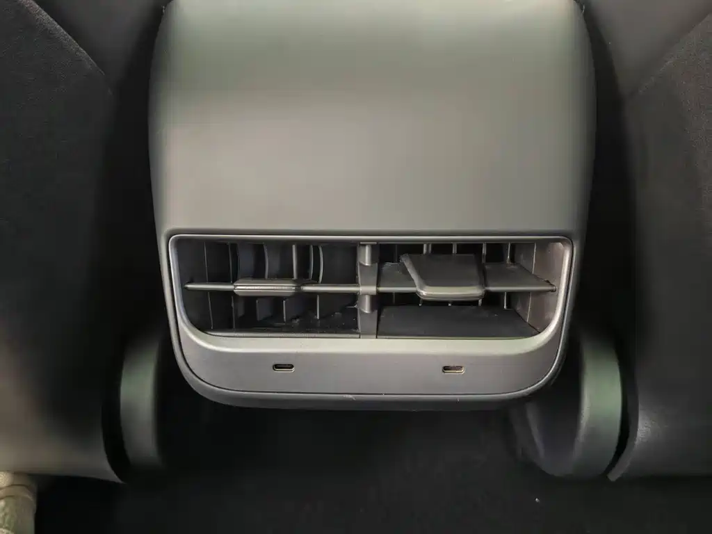 Tesla Model 3 — фото 10