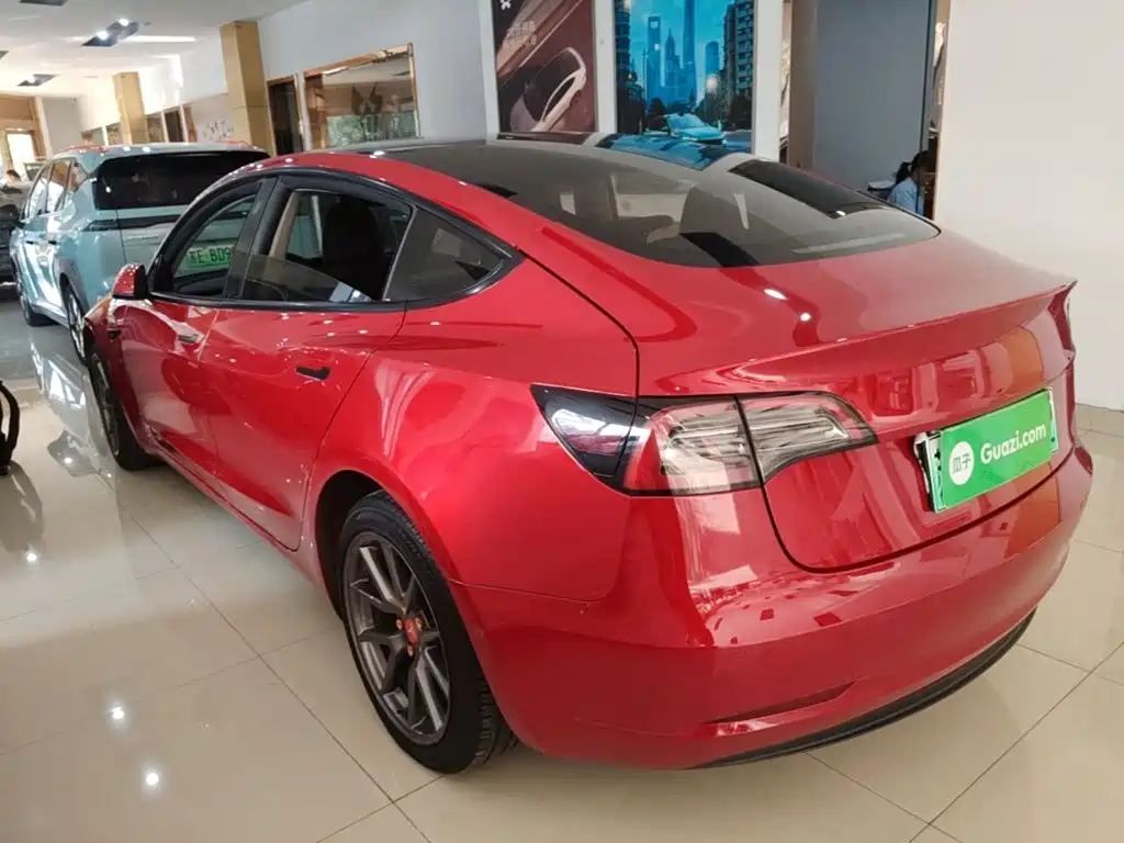 Tesla Model 3 — фото 5