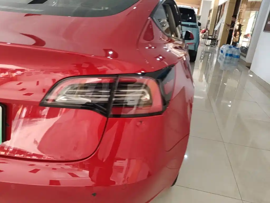 Tesla Model 3 — фото 8