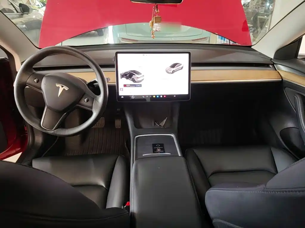 Tesla Model 3 — фото 10