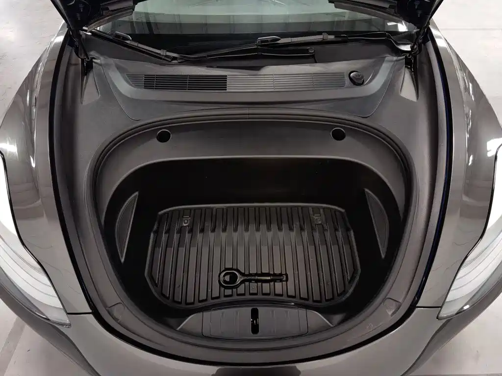 Tesla Model 3 — фото 6