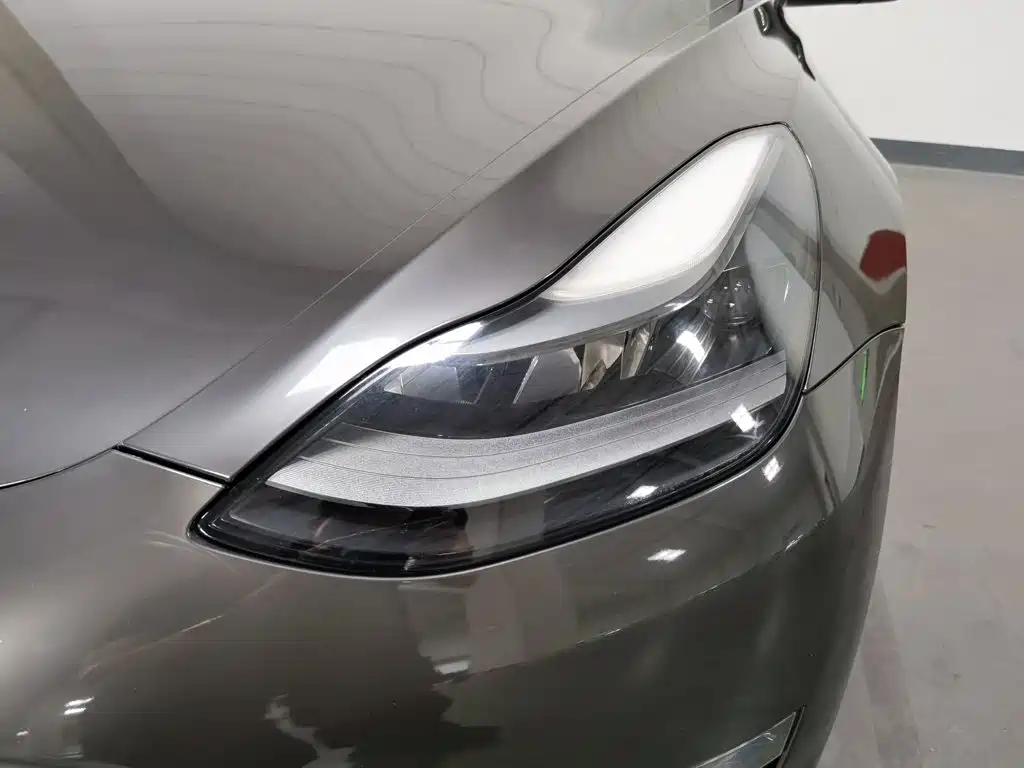 Tesla Model 3 — фото 7