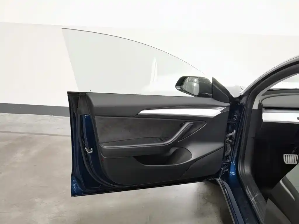 Tesla Model 3 — фото 8