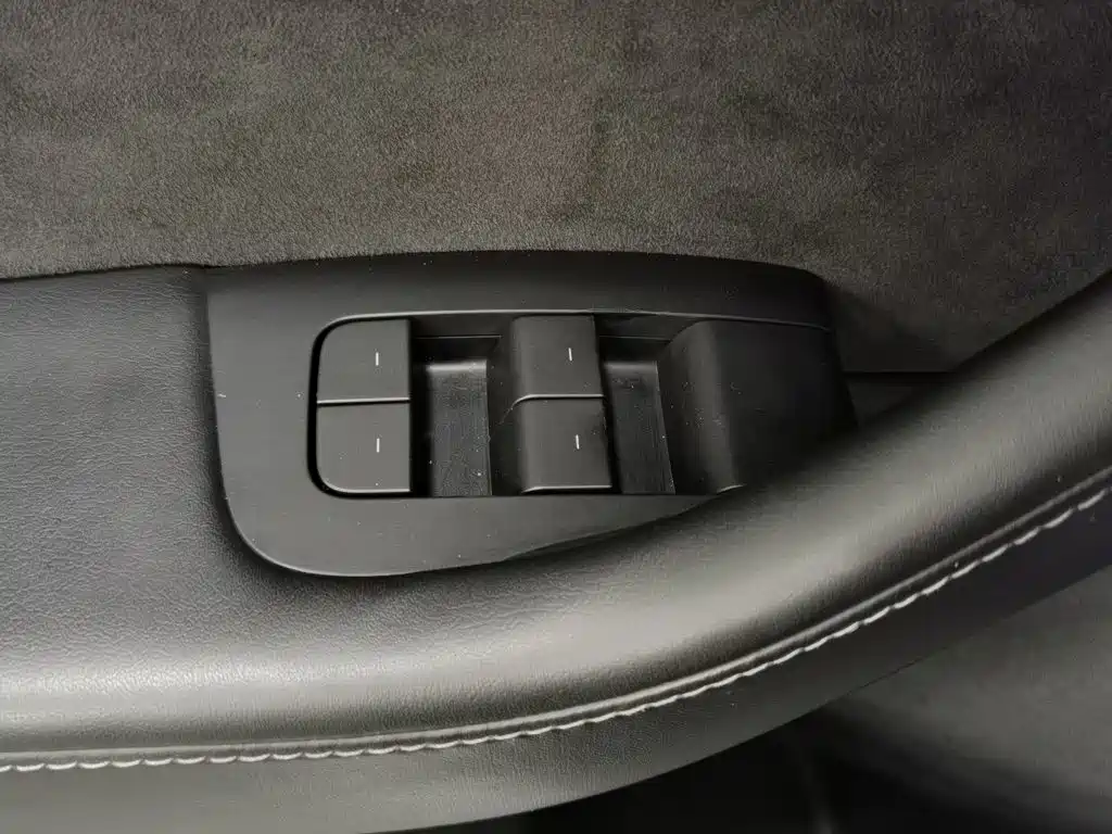 Tesla Model 3 — фото 9