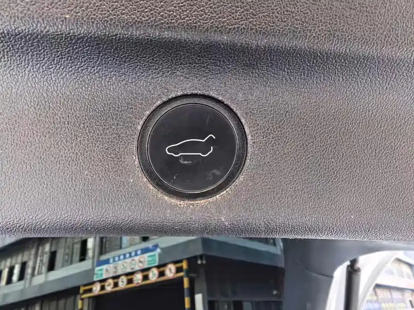 Tesla Model Y — фото 13