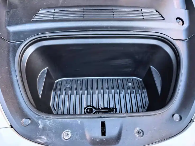 Tesla Model Y — фото 14