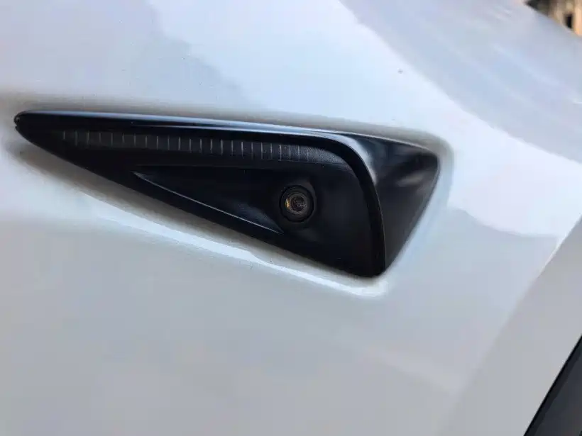 Tesla Model Y — фото 17