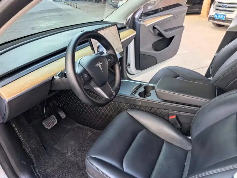 Tesla Model Y — фото 7