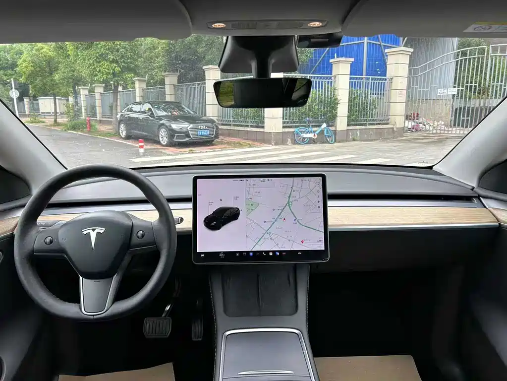 Tesla Model Y — фото 7