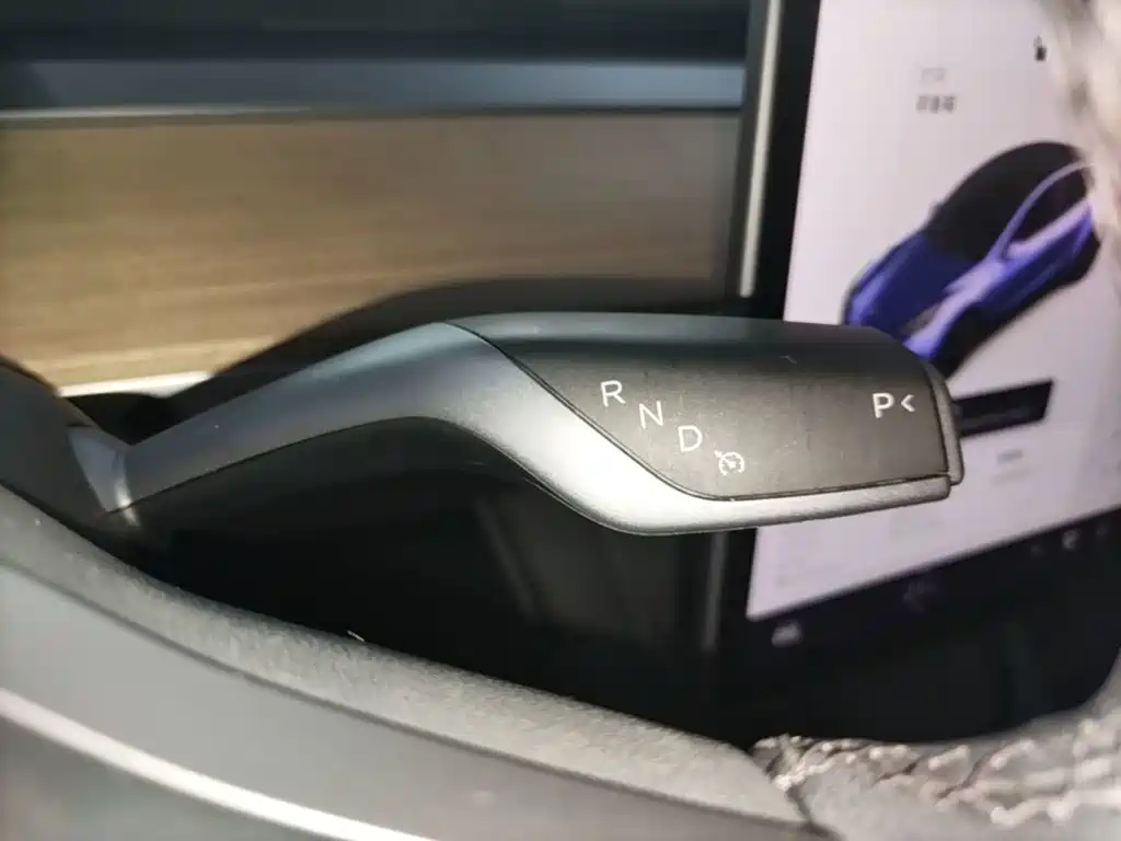Tesla Model Y — фото 14