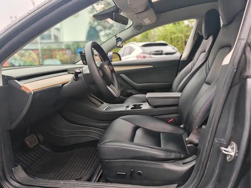 Tesla Model 3 — фото 13