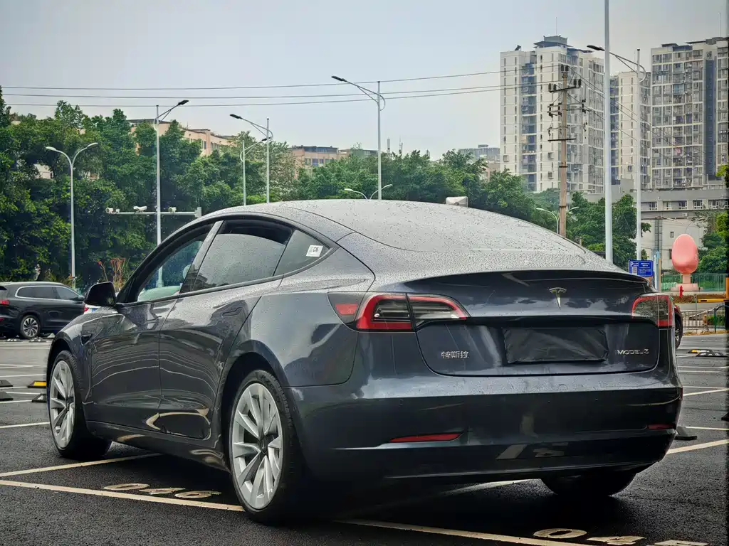Tesla Model 3 — фото 7