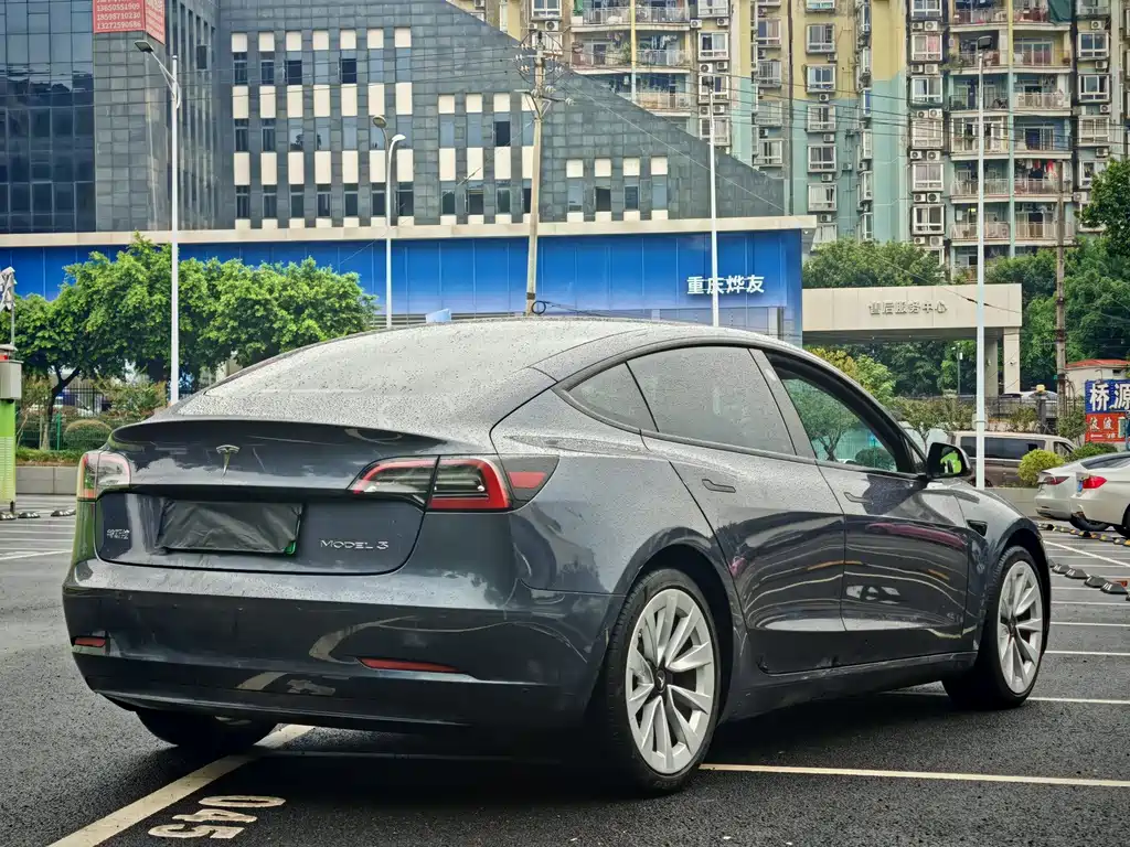 Tesla Model 3 — фото 9