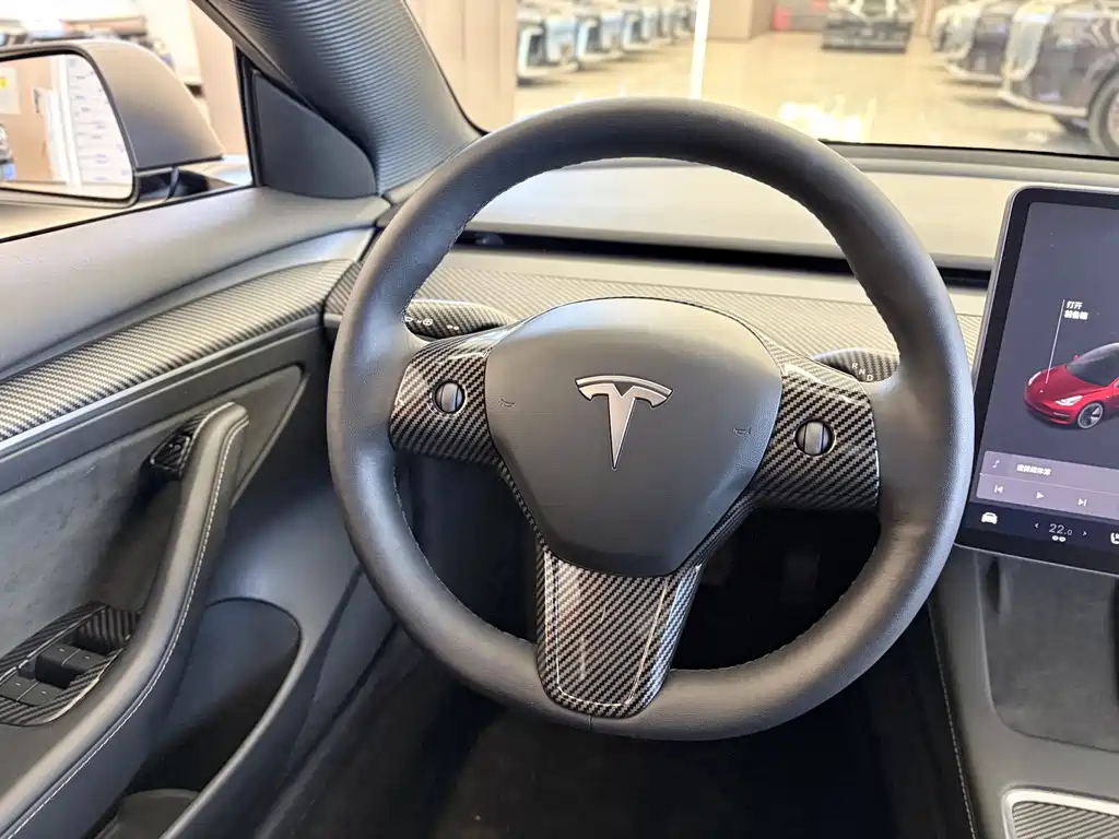 Tesla Model 3 — фото 11
