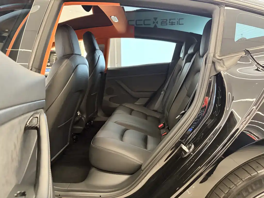 Tesla Model 3 — фото 17