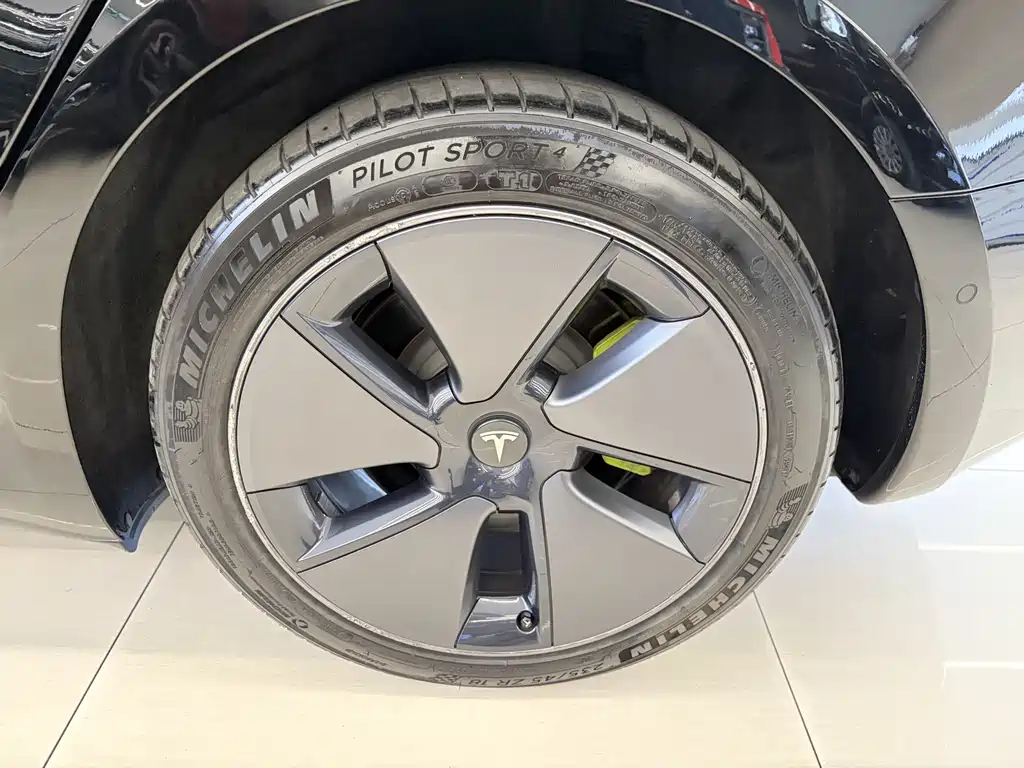 Tesla Model 3 — фото 19