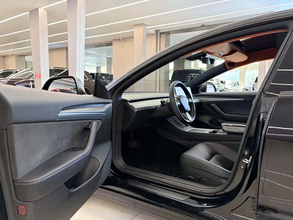 Tesla Model 3 — фото 7