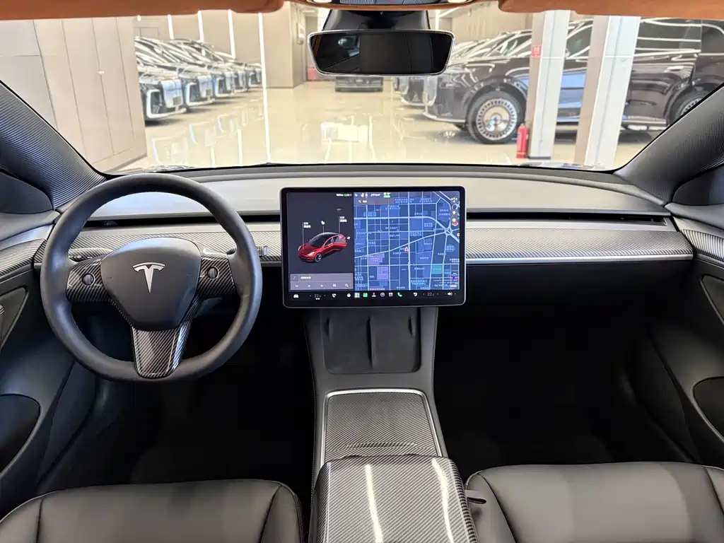 Tesla Model 3 — фото 10