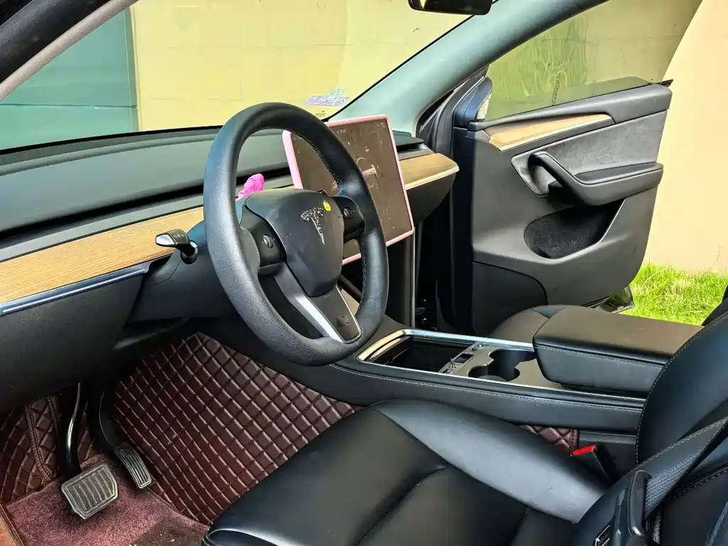 Tesla Model Y — фото 9