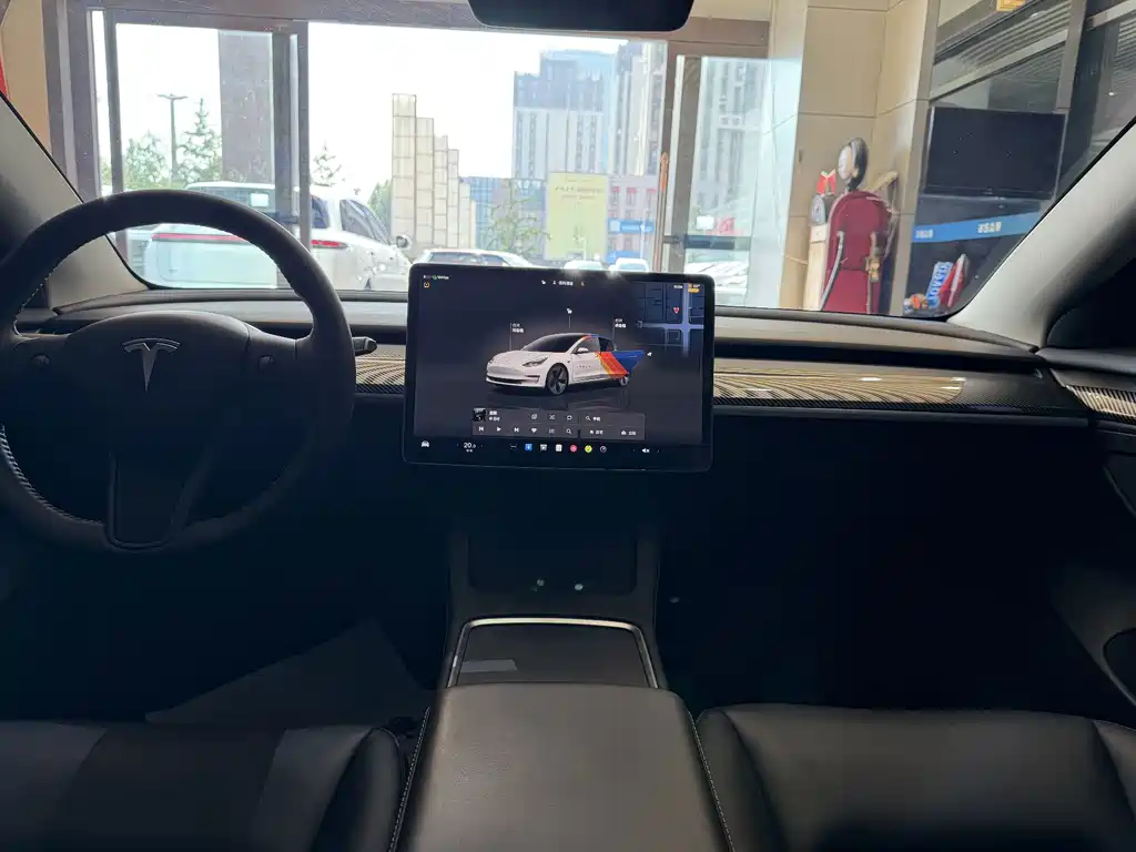 Tesla Model 3 — фото 4