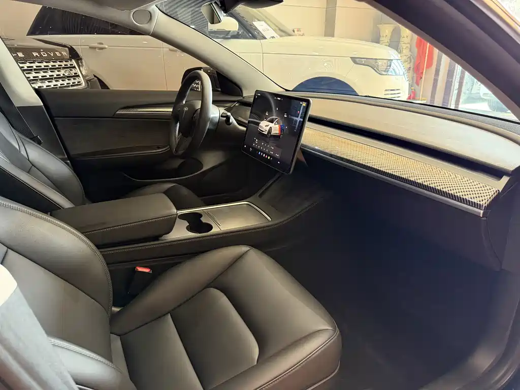Tesla Model 3 — фото 7