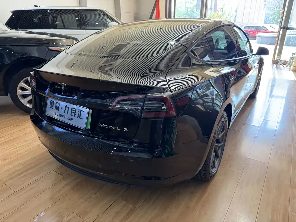 Tesla Model 3 — фото 10