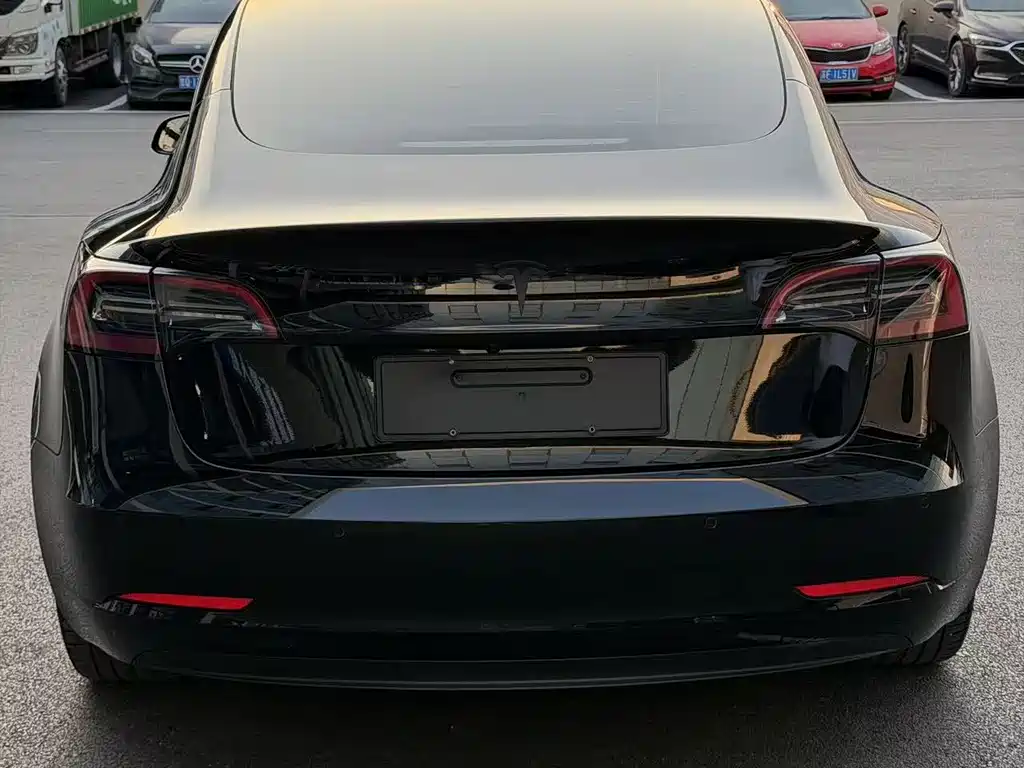 Tesla Model 3 — фото 8