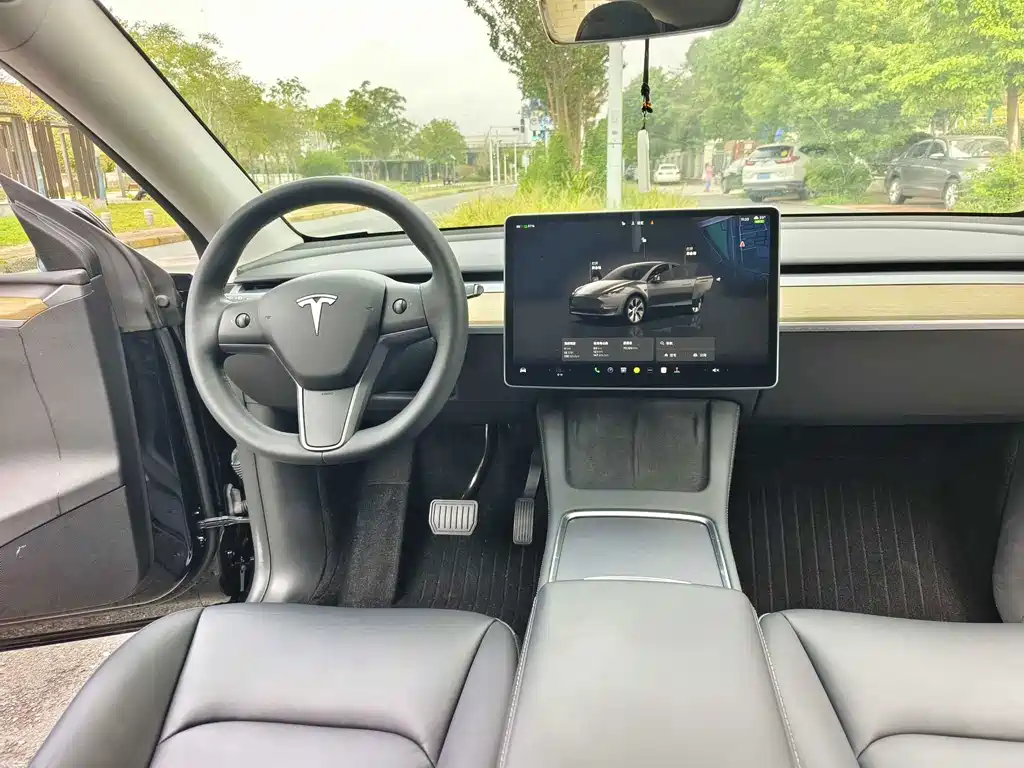 Tesla Model Y — фото 7