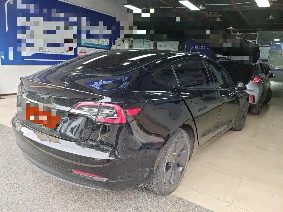 Tesla Model 3 — фото 4