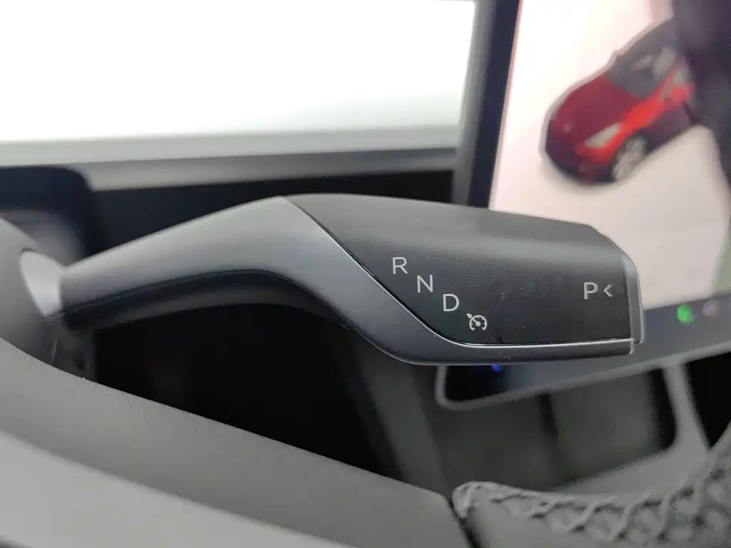 Tesla Model Y — фото 13