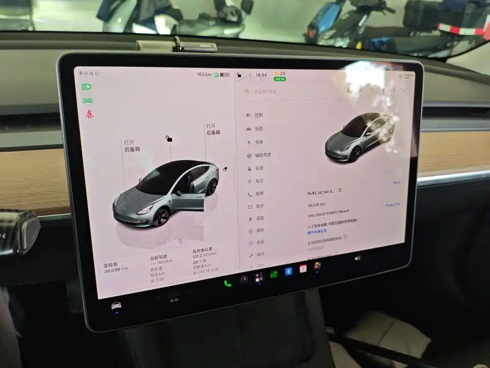 Tesla Model 3 — фото 4