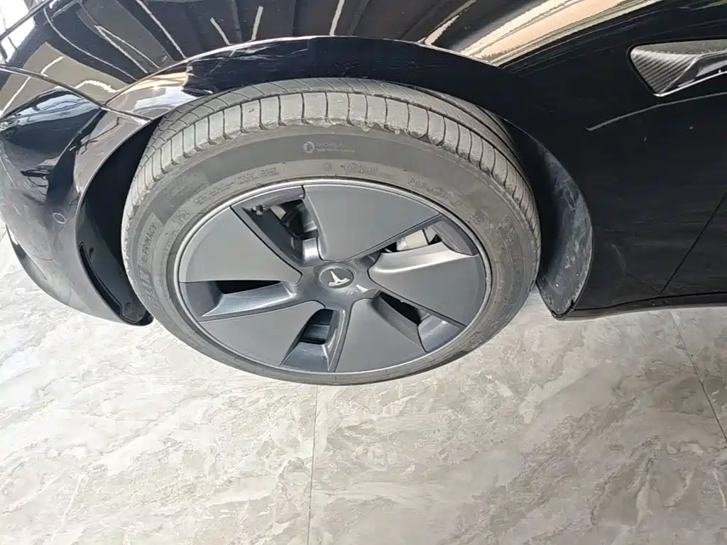 Tesla Model 3 — фото 23