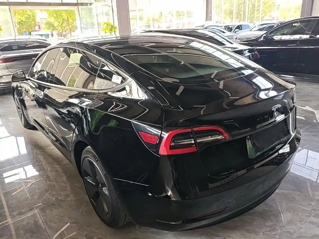 Tesla Model 3 — фото 5
