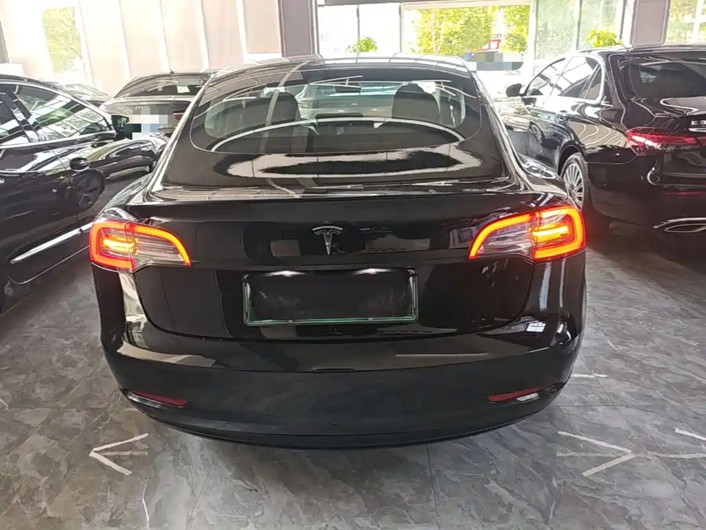 Tesla Model 3 — фото 6