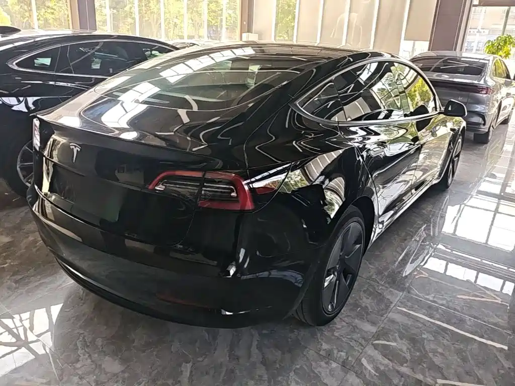 Tesla Model 3 — фото 7