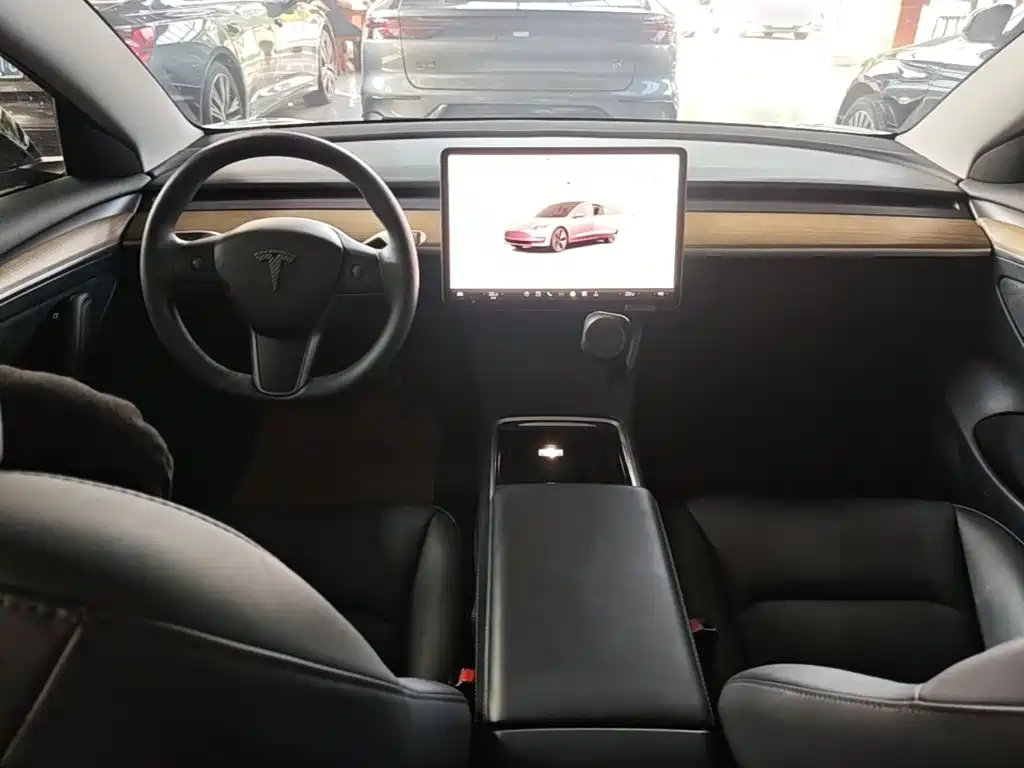 Tesla Model 3 — фото 10