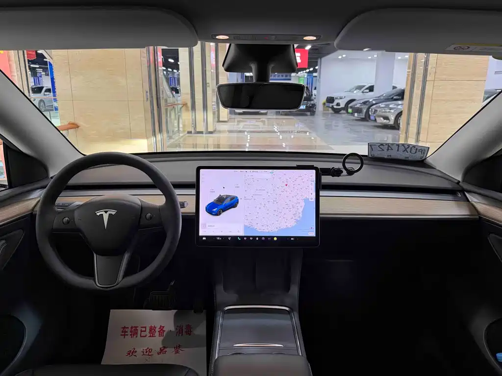 Tesla Model Y — фото 7