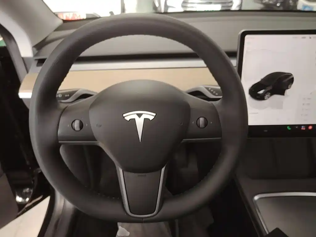 Tesla Model Y — фото 11