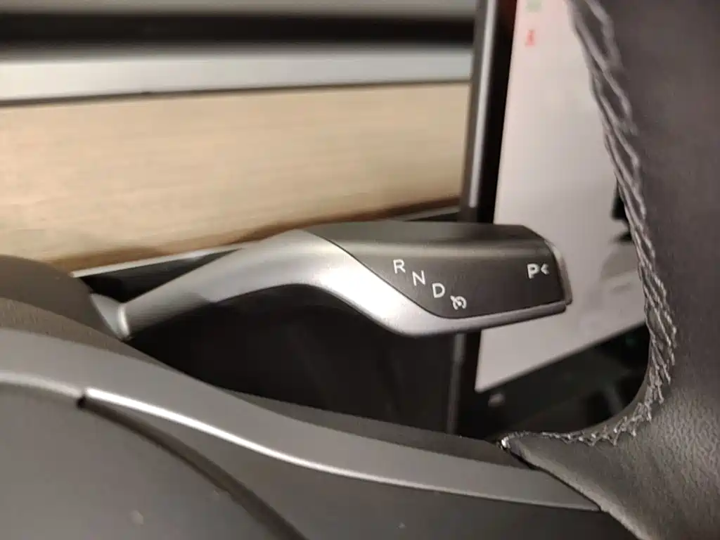 Tesla Model Y — фото 14