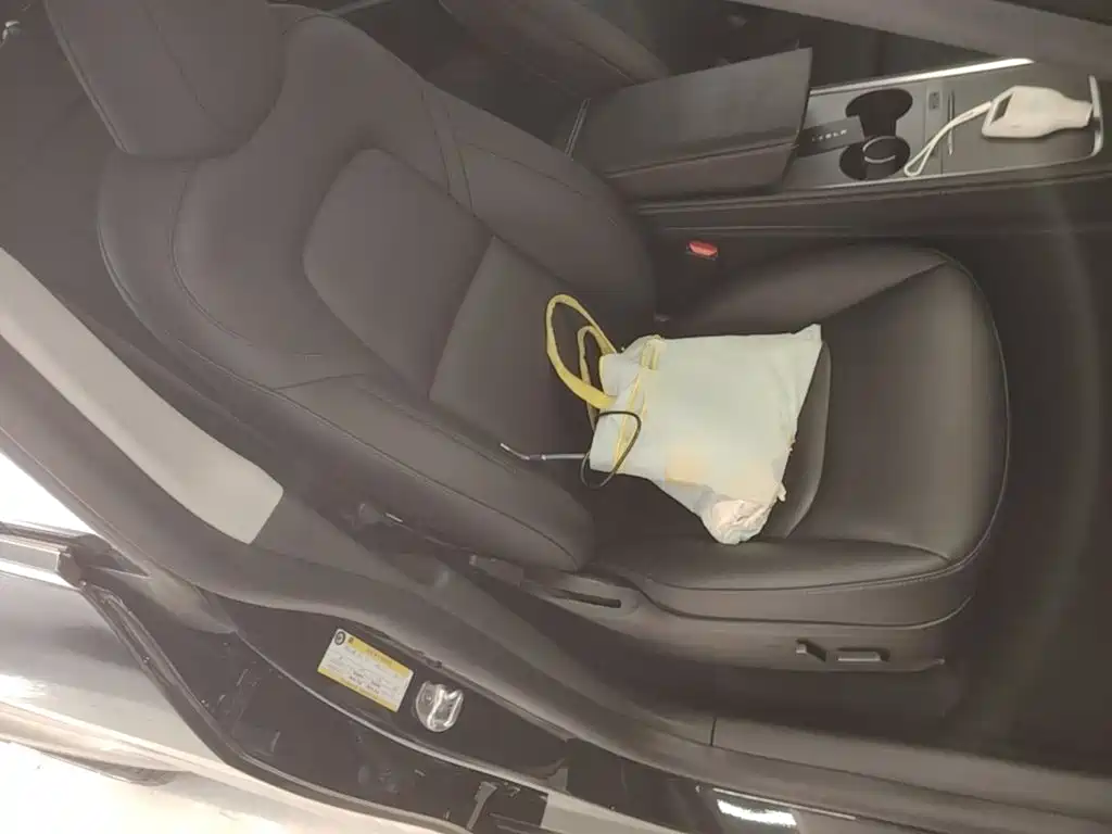 Tesla Model Y — фото 25