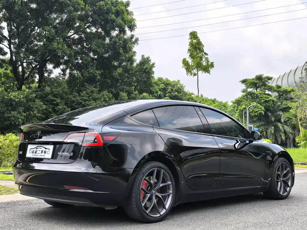 Tesla Model 3 — фото 11